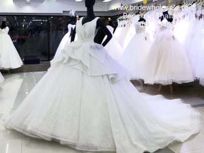 ชุดแต่งงานอลังการขายราคาโรงงาน ชุดเจ้าสาวสุดหรูขายส่งไม่แพง Wedding Dress Street Bangkok Thailand