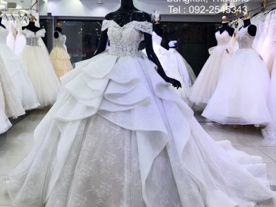 ชุดเจ้าสาวทรงสุ่มใหญ่หางยาว ชุดแต่งงานใหญ่ยักษ์อลังการ Wedding super ballgown Bangkok Thailand