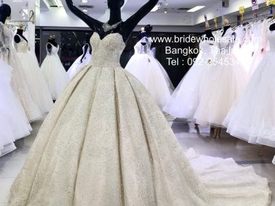 ชุดแต่งงานอลังการราคาถูก ชุดเจ้าสาวหางยาว Wedding Dress Street Bangkok Thailand