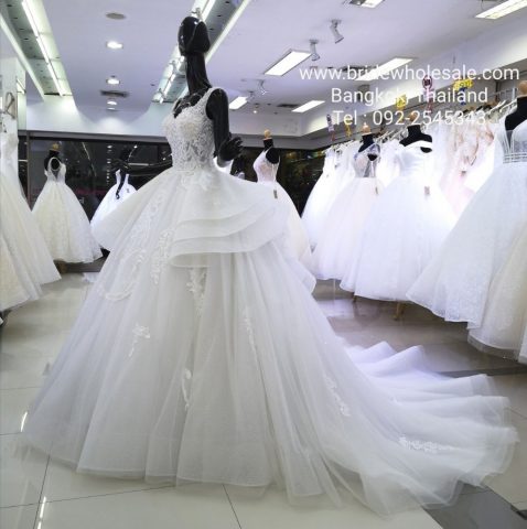 ชุดเจ้าสาวอลังการราคาถูก ชุดแต่งงานไม่แพง Wedding Dress Street Bangkok Thailand