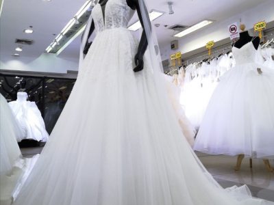 ชุดเจ้าสาวทรงเอราคาถูก ชุดแต่งงานแบบเรียบไม่แพง Bridal Shop Bangkok Thailand