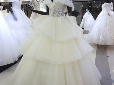 ชุดแต่งงานอลังการขายไม่แพง ชุดเจ้าสาวหางยาวราคาถูก Wedding Gown Bangkok Thailand