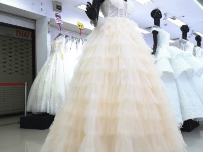 ร้านชุดเจ้าสาวขายไม่แพง ร้านขายชุดแต่งงานรสคาถูก Bridal Dress Bangkok Thailand
