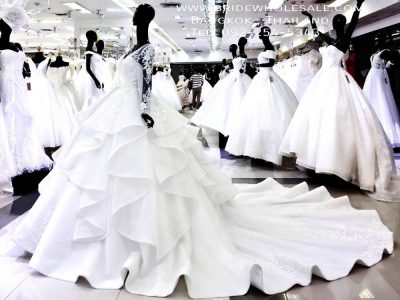 ชุดเจ้าสาวอลังการราคาถูก ชุดแต่งงานหางนาวขายไม่แพง Bridal Dress Bangkok Thailand