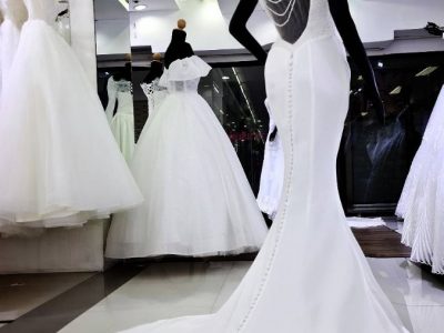 ชุดแต่งงานมินิมอล ชุดเจ้าสาวแบบเรียบๆไม่พอง Bangkok Wedding &Bridal Shop