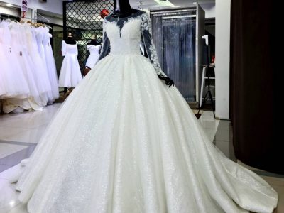 ชุดแต่งงานทรงบอลกาวน์หางยาว ชุดเจ้าสาวทรงเจ้าหญิง Bridal Factory Bangkok Thailand