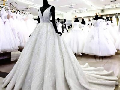 ชุดเจ้าสาวอลังการราคาไม่แพง ชุดแต่งงานหางยาว Bridal Shop Bangkok Thailand