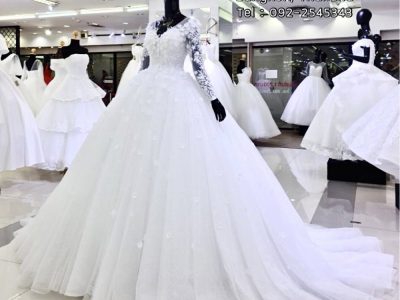 ชุดเจ้าสาวอลังการ ชุดแต่งงานเจ้าหญิงหางยาว Bridal Shop Bangkok Thailand