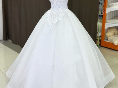 ชุดเจ้าสาวราคาถูก ชุดแต่งงานขายไม่แพง Bridal Gown Bangkok Thailand